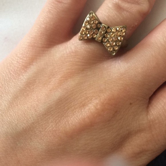 Cute rhinestone LC pink shiny bow gold ring - Picture 1 of 3